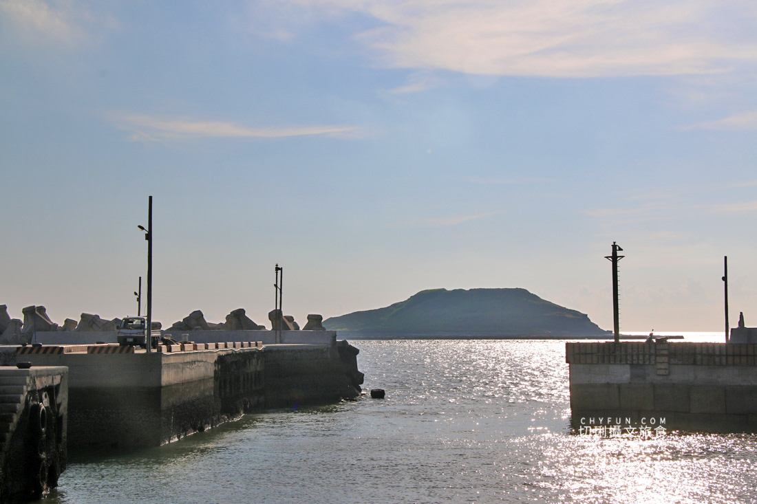澎湖｜離雞籠嶼最近的風櫃西港，靜靜在港邊看航道熱鬧