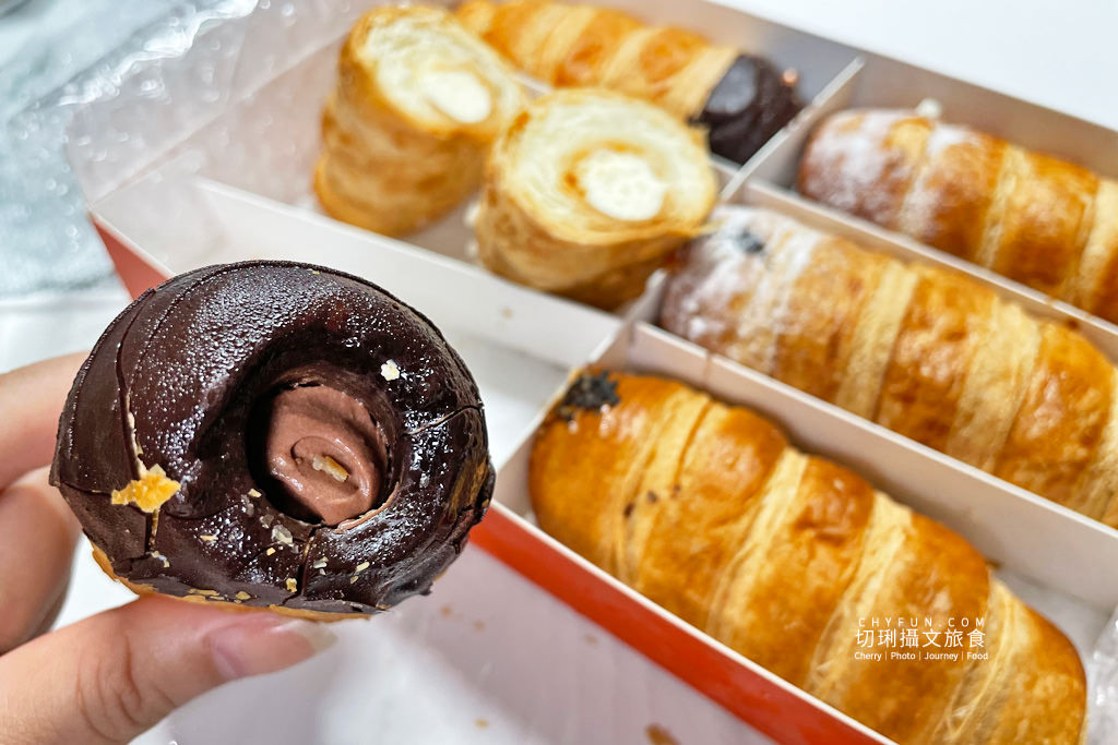 宅配美食｜食尚玩家派星堂PALAXY可頌甜星，千層餡派外酥內軟微烤冰涼都美味