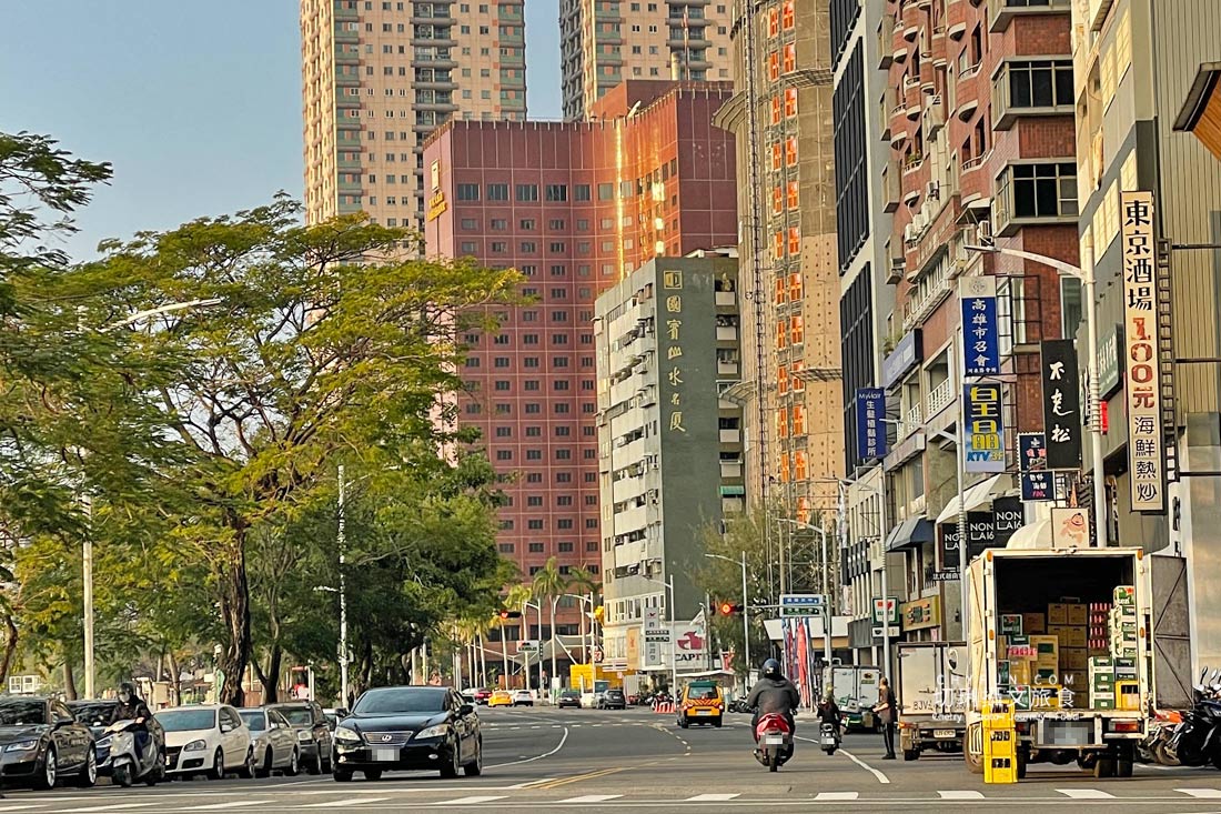 高雄｜高雄國賓大飯店熄燈前一宿，俯瞰愛河憶起跟她說再見