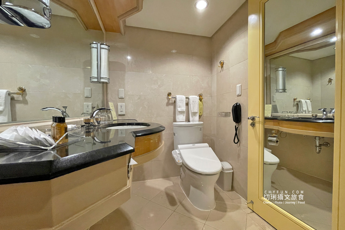 高雄｜高雄國賓大飯店熄燈前一宿，俯瞰愛河憶起跟她說再見