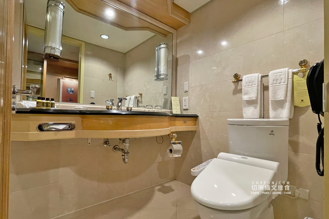 高雄｜高雄國賓大飯店熄燈前一宿，俯瞰愛河憶起跟她說再見