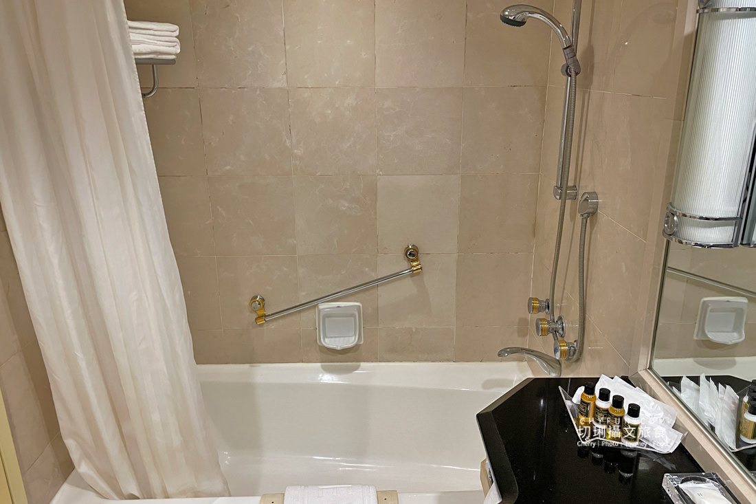 高雄｜高雄國賓大飯店熄燈前一宿，俯瞰愛河憶起跟她說再見