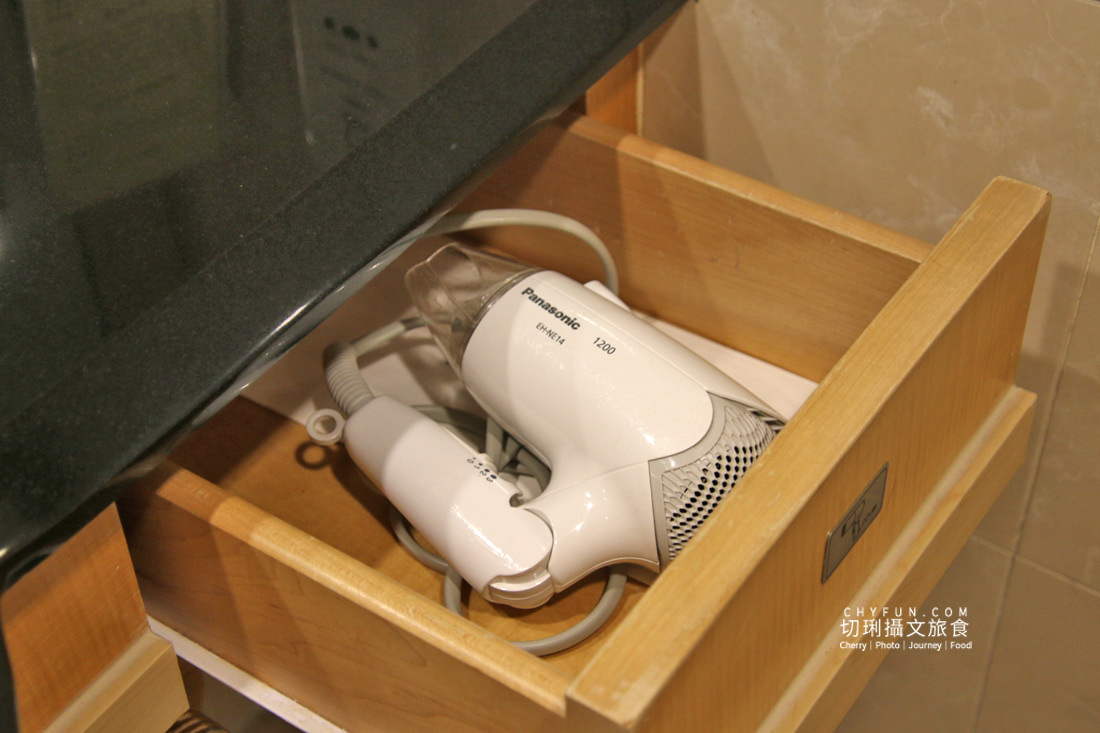 高雄｜高雄國賓大飯店熄燈前一宿，俯瞰愛河憶起跟她說再見