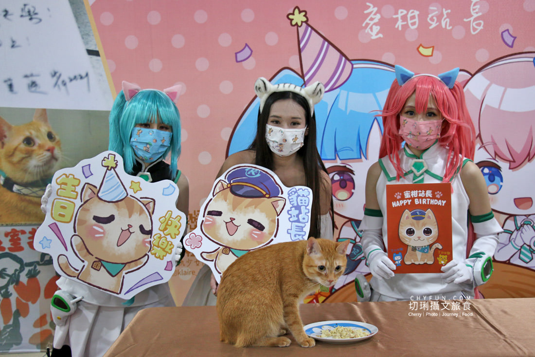 高雄｜高雄捷運鹽埕埔站展出吳毅平喵星人日常，慶蜜柑站長兩歲見面會
