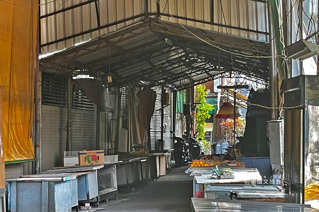 高雄｜深夜食堂老市場早餐五元粥，在地經營數十載清粥小菜宵夜不用百元就能吃飽飽