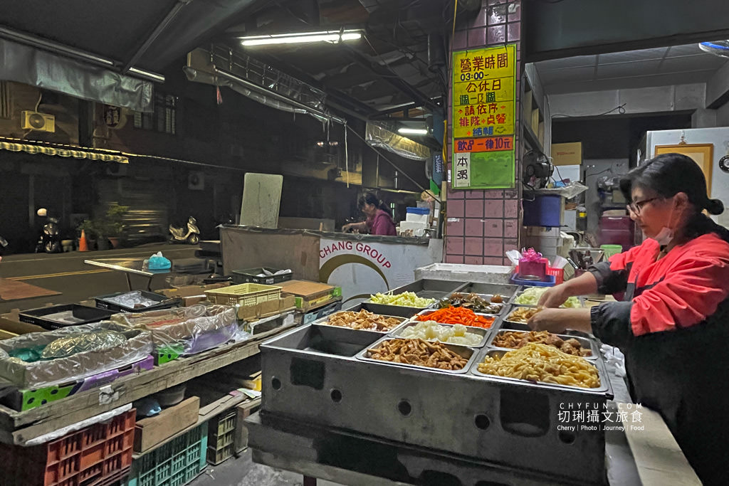 高雄｜深夜食堂老市場早餐五元粥，在地經營數十載清粥小菜宵夜不用百元就能吃飽飽