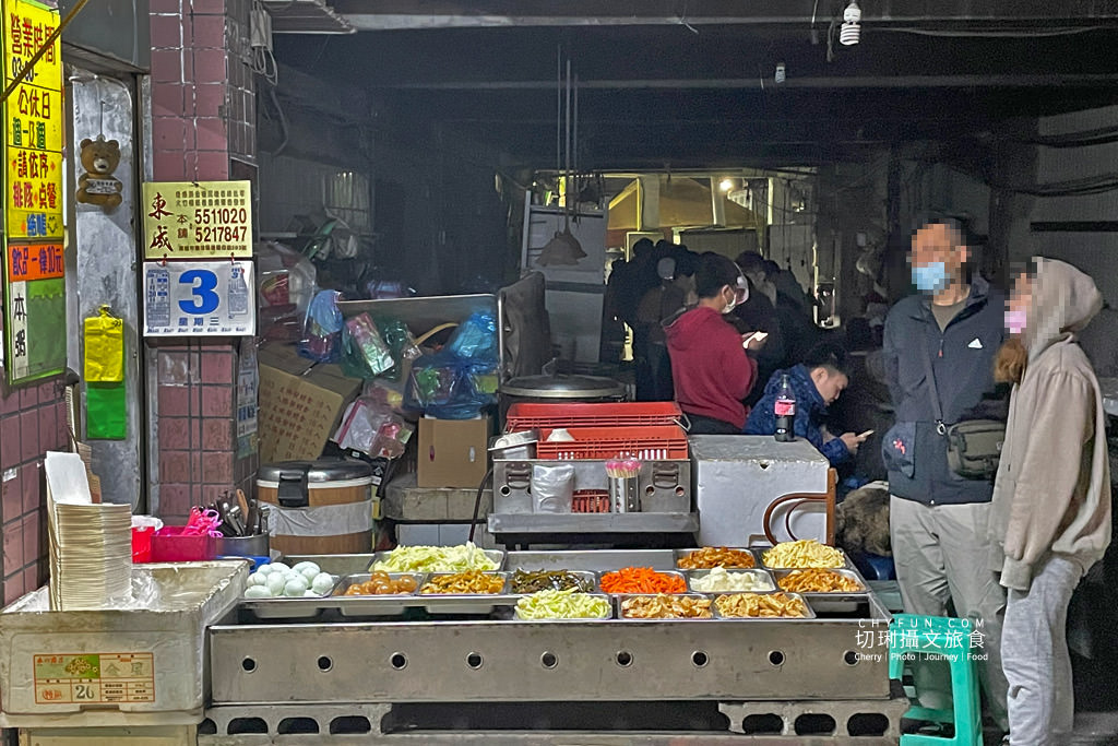 高雄｜深夜食堂老市場早餐五元粥，在地經營數十載清粥小菜宵夜不用百元就能吃飽飽