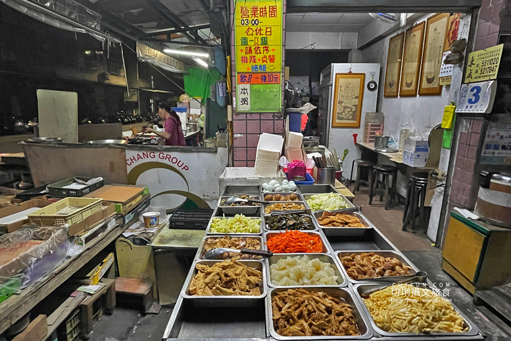 高雄｜深夜食堂老市場早餐五元粥，在地經營數十載清粥小菜宵夜不用百元就能吃飽飽