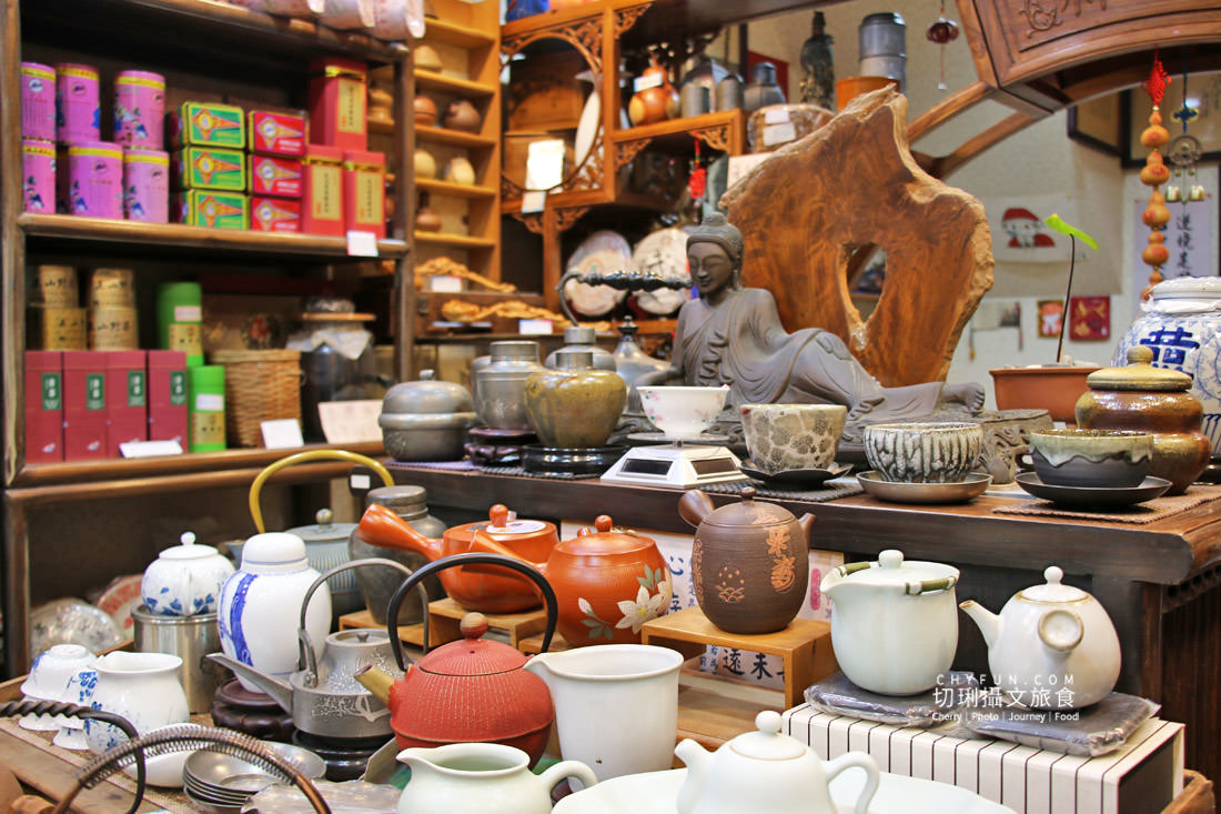 高雄｜鹽埕舊堀江散步一日遊，尋寶懷舊潮店振興夜遊聖誕祈福