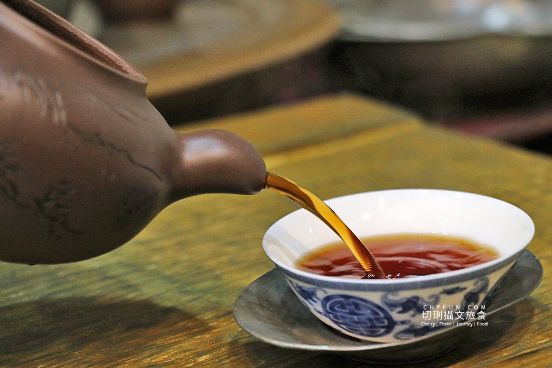 高雄｜鹽埕舊堀江散步一日遊，尋寶懷舊潮店振興夜遊聖誕祈福