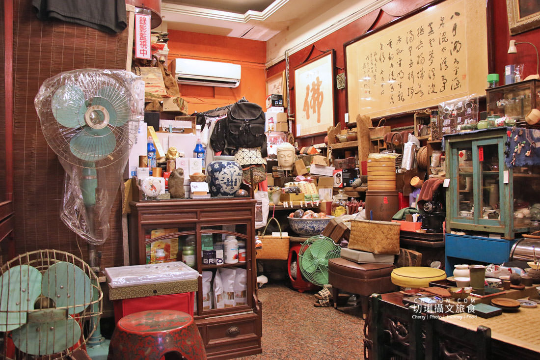 高雄｜鹽埕舊堀江散步一日遊，尋寶懷舊潮店振興夜遊聖誕祈福