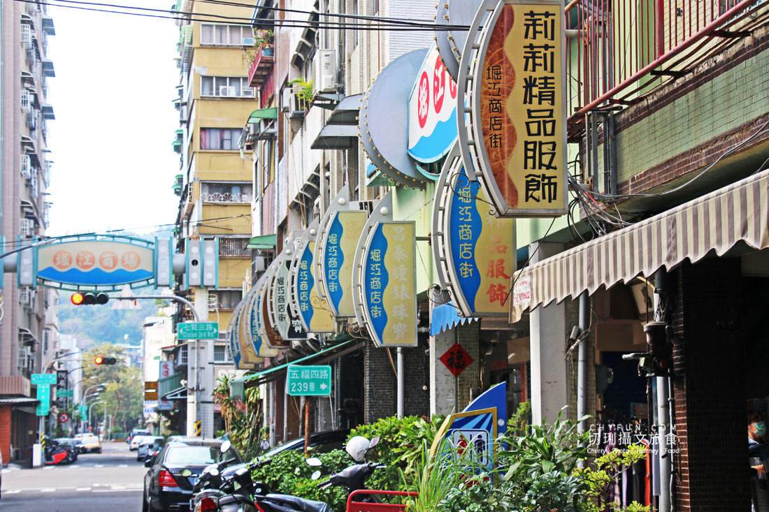 高雄｜鹽埕舊堀江散步一日遊，尋寶懷舊潮店振興夜遊聖誕祈福