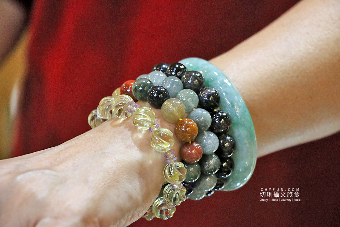 高雄｜鹽埕舊堀江散步一日遊，尋寶懷舊潮店振興夜遊聖誕祈福