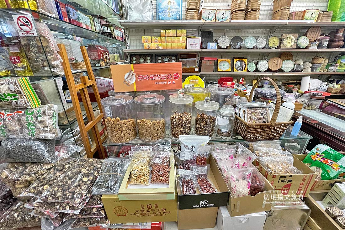 高雄｜鹽埕舊堀江散步一日遊，尋寶懷舊潮店振興夜遊聖誕祈福