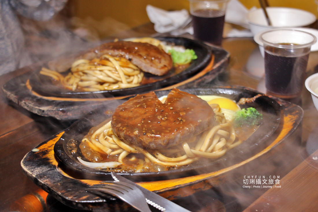 高雄｜鹽埕舊堀江散步一日遊，尋寶懷舊潮店振興夜遊聖誕祈福