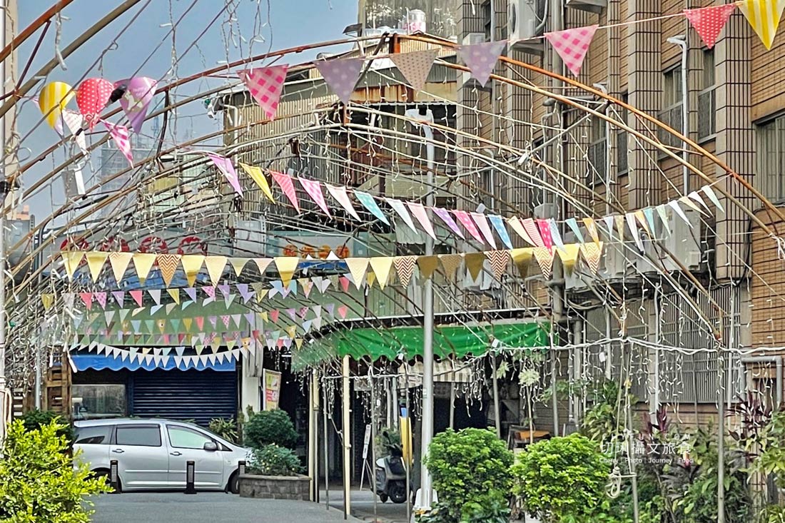 高雄｜鹽埕舊堀江散步一日遊，尋寶懷舊潮店振興夜遊聖誕祈福
