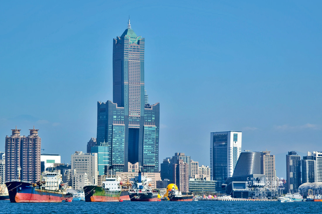 高雄｜黃色小鴨遊港趣情人節限定，游經高雄知名景點建築