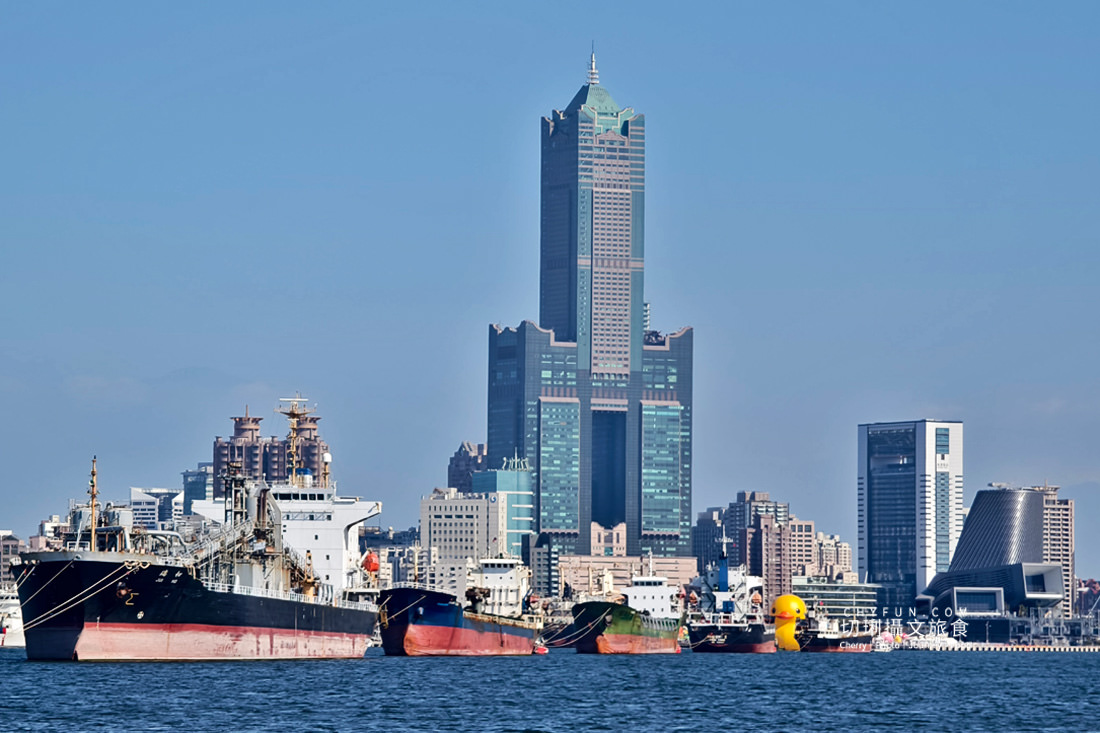 高雄｜黃色小鴨遊港趣情人節限定，游經高雄知名景點建築