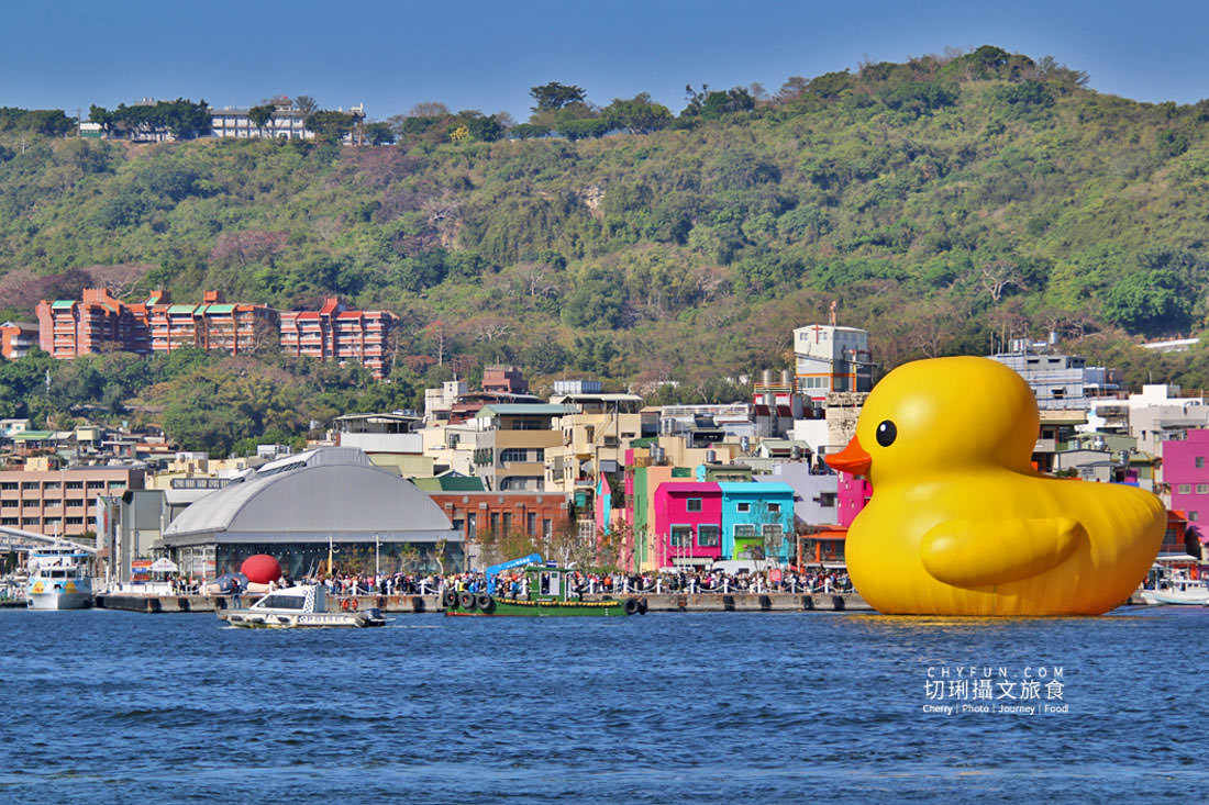 高雄｜黃色小鴨遊港趣情人節限定，游經高雄知名景點建築
