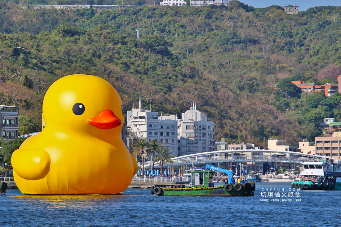 高雄｜黃色小鴨遊港趣情人節限定，游經高雄知名景點建築