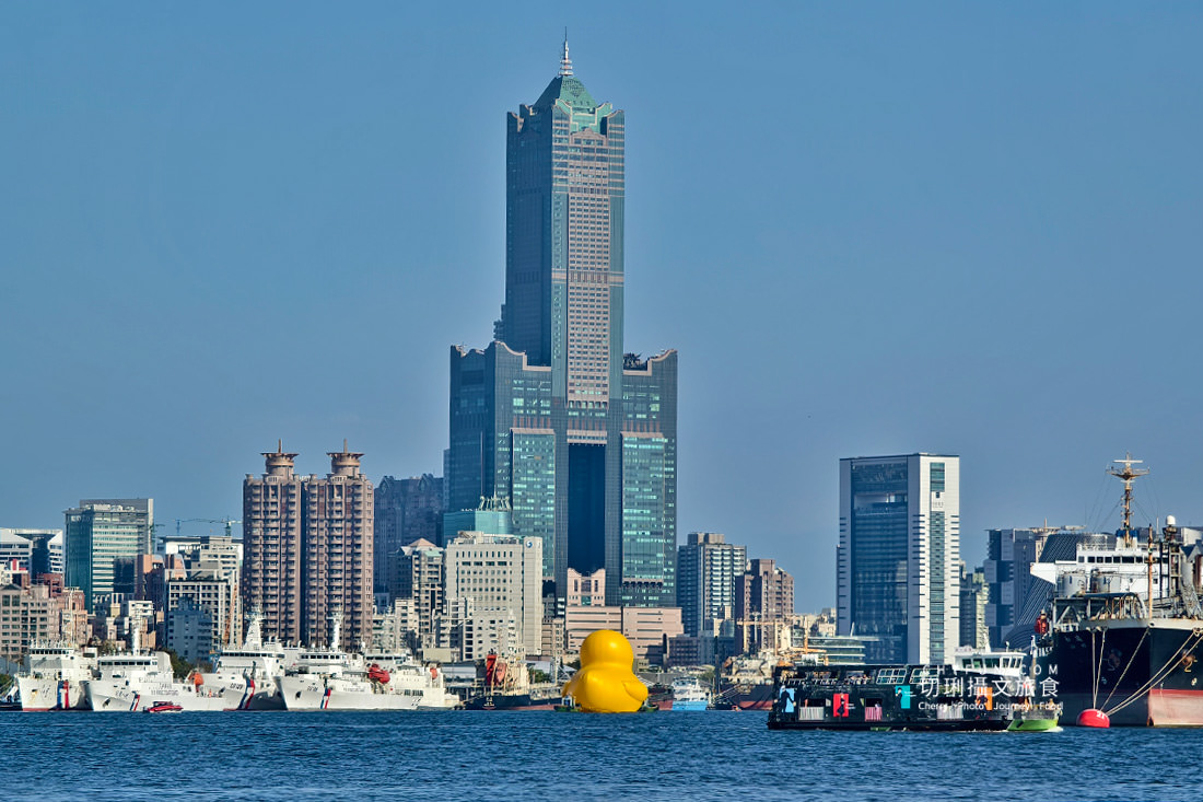 高雄｜黃色小鴨遊港趣情人節限定，游經高雄知名景點建築