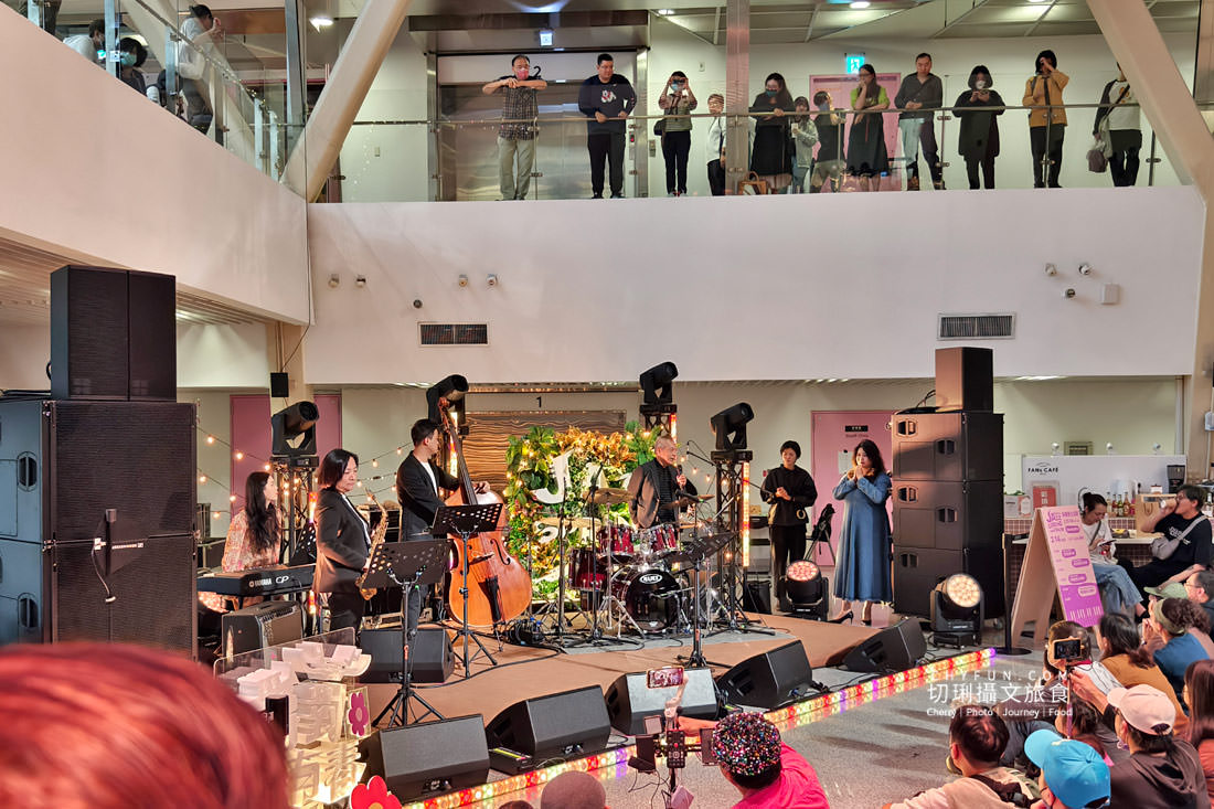 高雄｜黃色小鴨遊港趣情人節限定，游經高雄知名景點建築