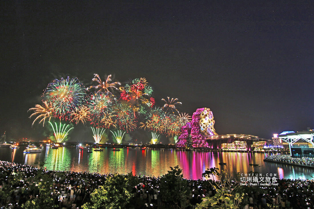 高雄｜2021國慶焰火在高雄，施放點、線上直播、交通指南、中籤後續、最佳觀賞點資訊