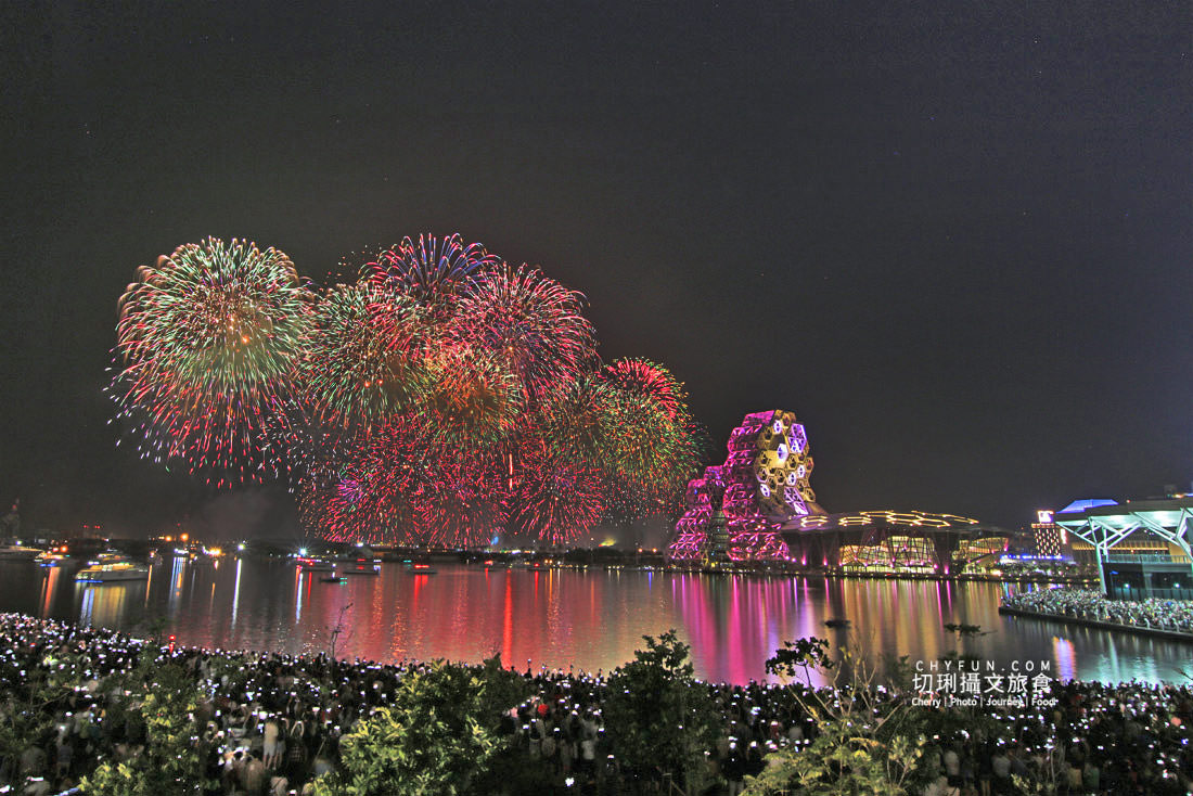 高雄｜2021國慶焰火在高雄，施放點、線上直播、交通指南、中籤後續、最佳觀賞點資訊