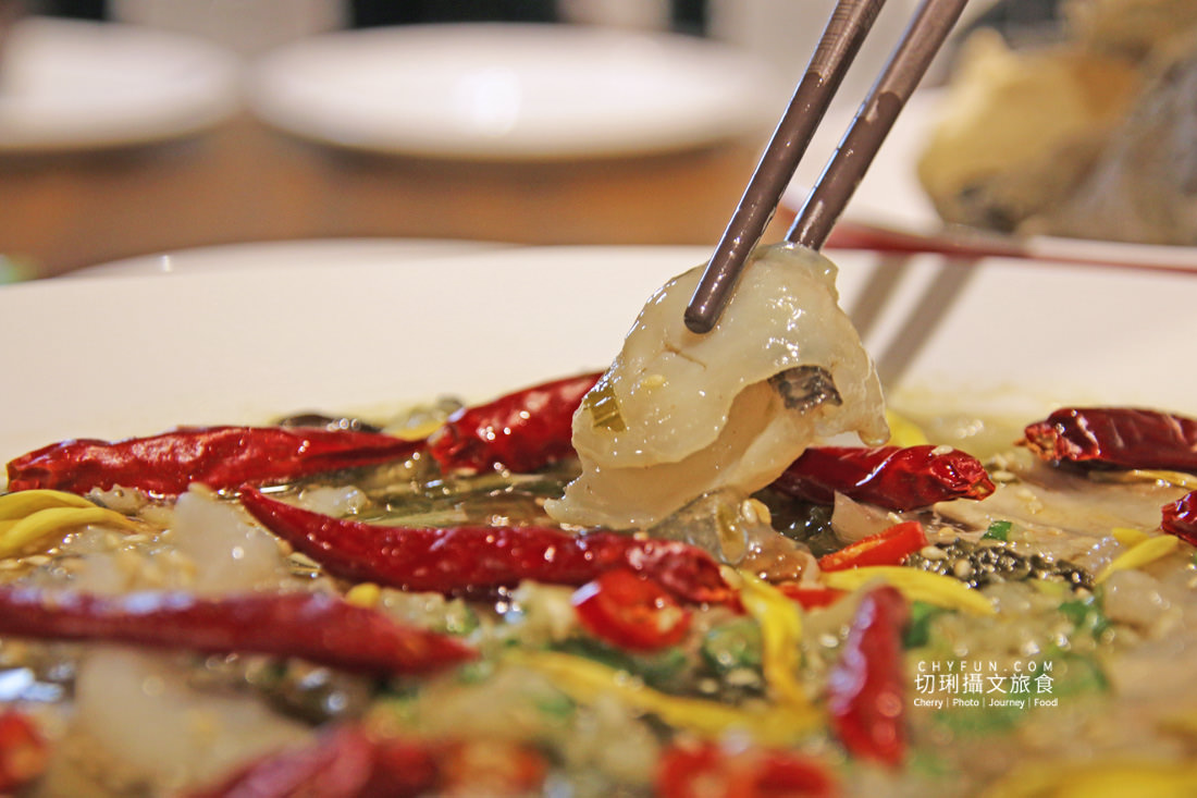 澎湖｜酸菜魚酸香麻超開胃、不吃辣也有選擇，營業到凌晨十二點