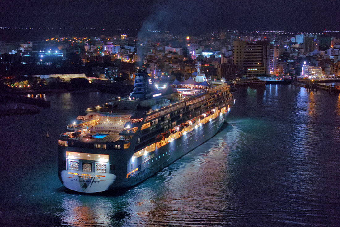 澎湖｜挪威郵輪奮進號在澎湖看海上花火，這晚航海王主題無人機第二套