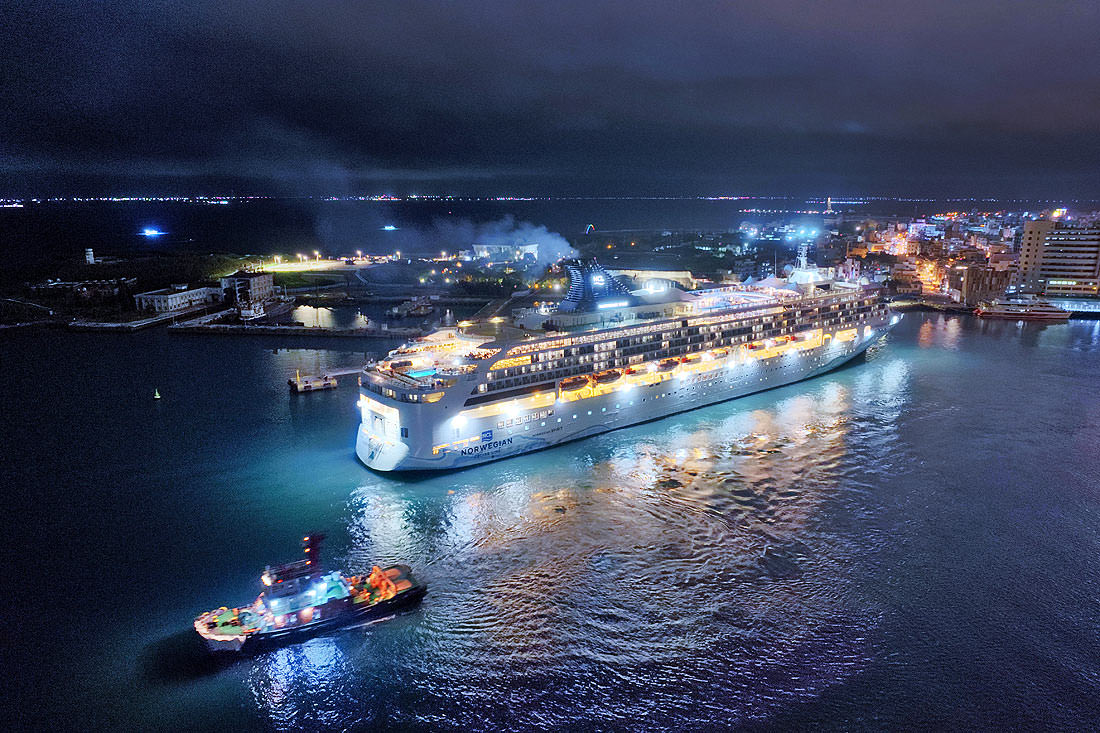 澎湖｜挪威郵輪奮進號在澎湖看海上花火，這晚航海王主題無人機第二套