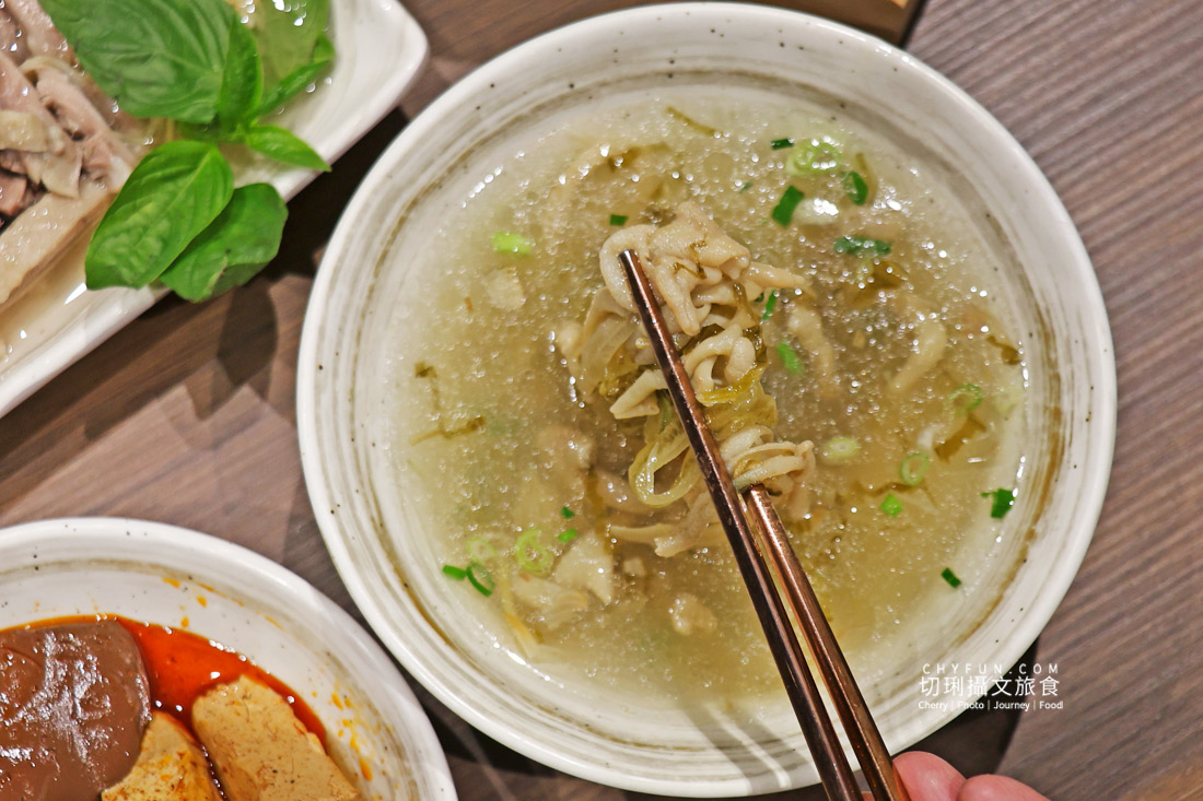 嘉義美食清單新增偶鵝嚐嚐，嫩到出汁、餐點份量多，可以來認識的鵝肉傳奇