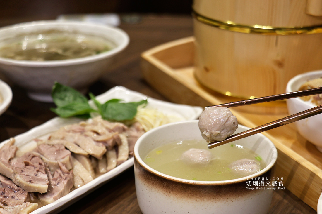 嘉義美食清單新增偶鵝嚐嚐，嫩到出汁、餐點份量多，可以來認識的鵝肉傳奇