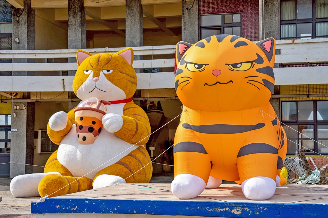 2025 金色雙島藝術祭最萌亮點！巨型貓咪氣偶現身虎井島可愛度爆擊