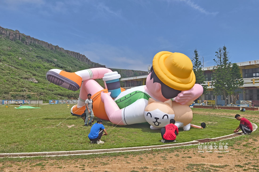 2025 金色雙島藝術祭最萌亮點！巨型貓咪氣偶現身虎井島可愛度爆擊