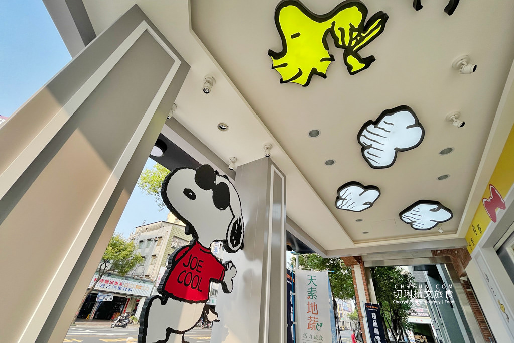 高雄｜7-11史努比門市每個角落都可愛，SNOOPY主題分布天花板牆面超好拍